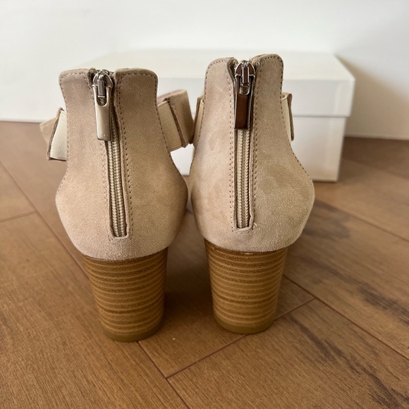 NEW Sundance catalogue cream beige petal suede sandals 40 - Picture 4 of 6